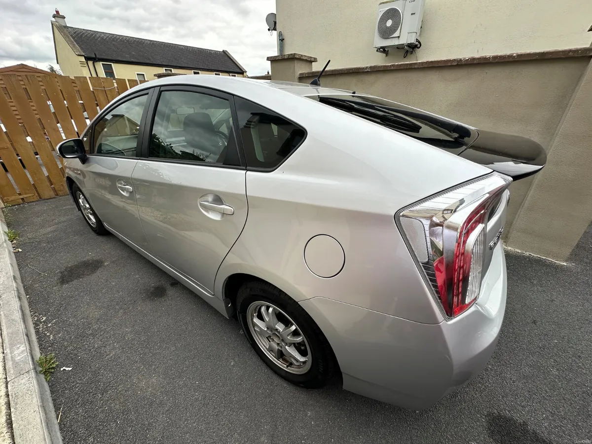 Toyota Prius 2012 • Android/Apple Car play - Image 3