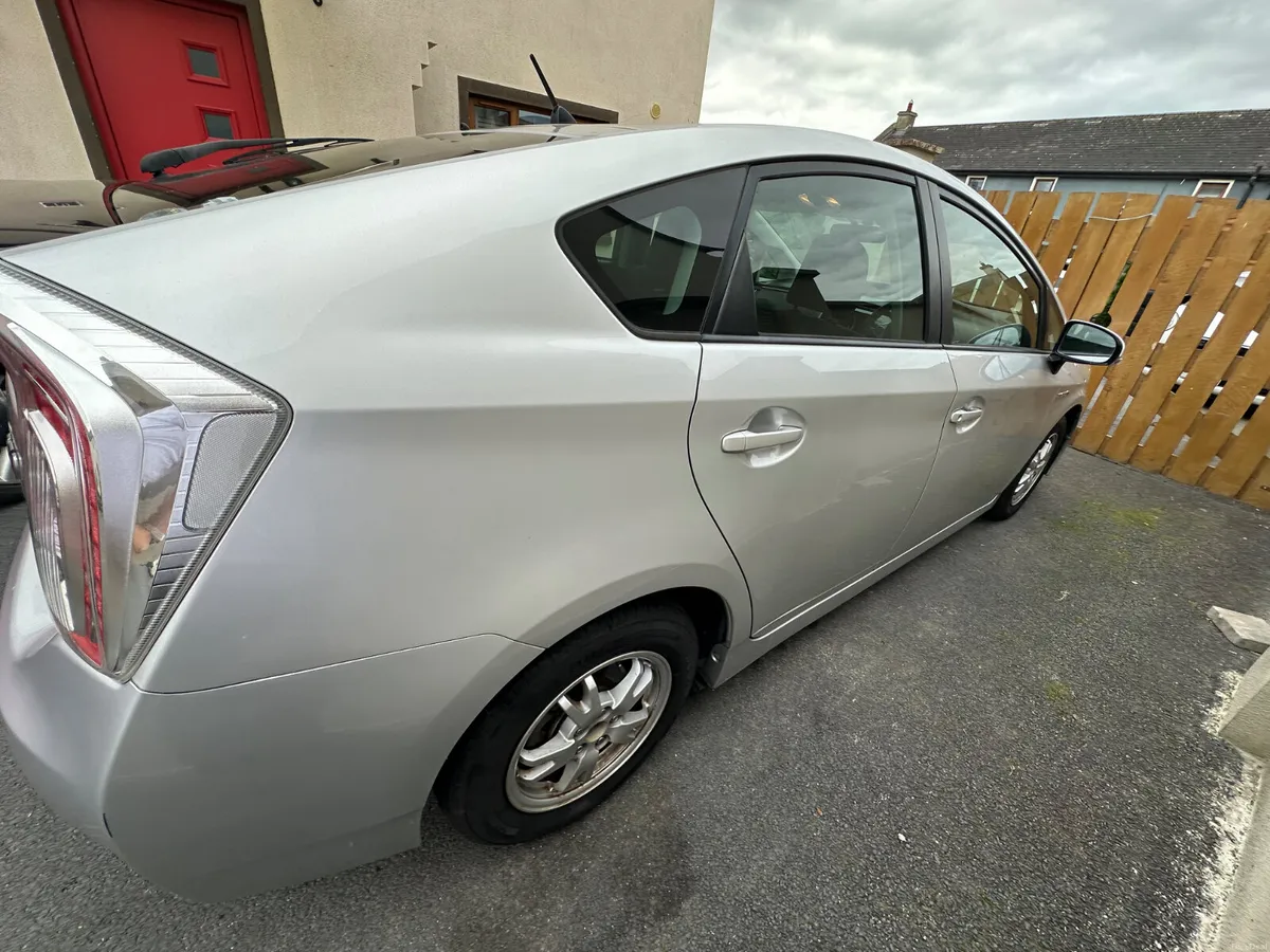 Toyota Prius 2012 • Android/Apple Car play - Image 6