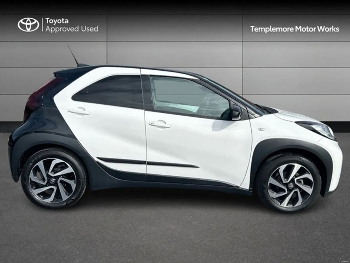 Toyota Aygo X AYGO X DESIGN (WHITE) - Image 3