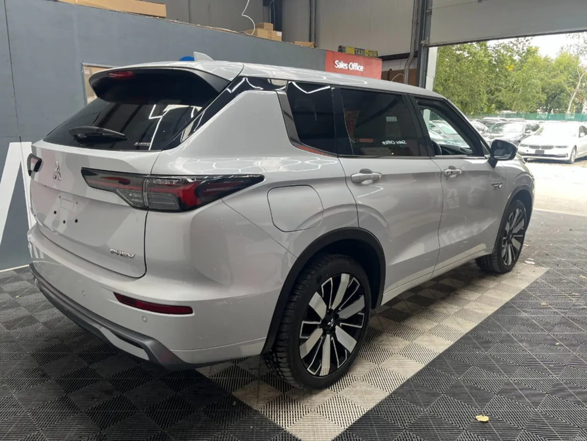 Mitsubishi Outlander 2024 MITSUBISHI OUTLANDER PHE - Image 3