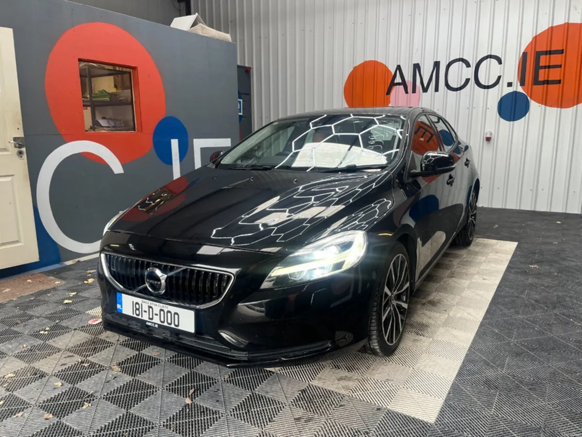 Volvo V40 2018 VOLVO V40  2.0 AUTOMATIC  / PARKING - Image 6