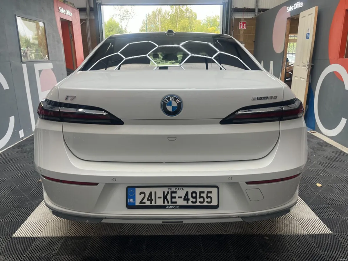 BMW i7 2024 BMW I7 EDRIVE50 EXCELLENCE 10K KM AUTO - Image 4