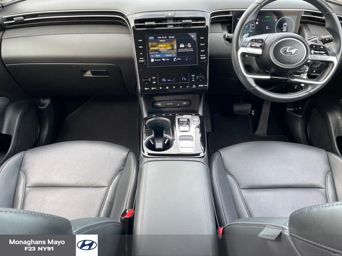 Hyundai Tucson EXECUTIVE 4WD 1.6 PETROL PLUG IN HY - Image 2