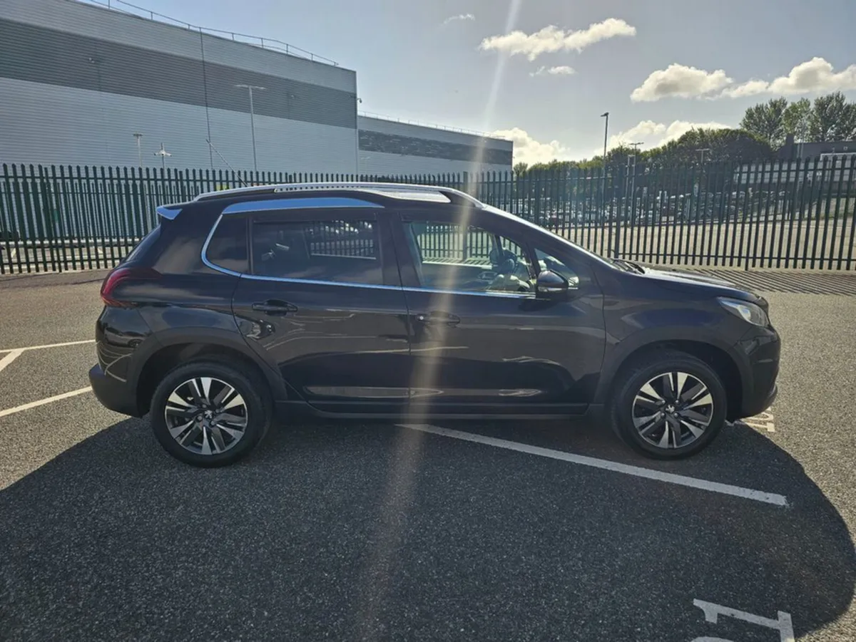 Peugeot 2008 1.2 PETROL, ALLURE MODEL, LOW MILEAGE - Image 4