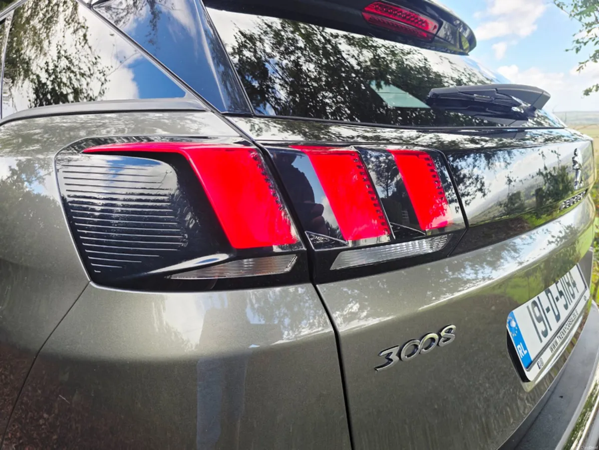 Peugeot 3008 1.5 BLUEHDI ALLURE 130BHP 5DR - Image 6
