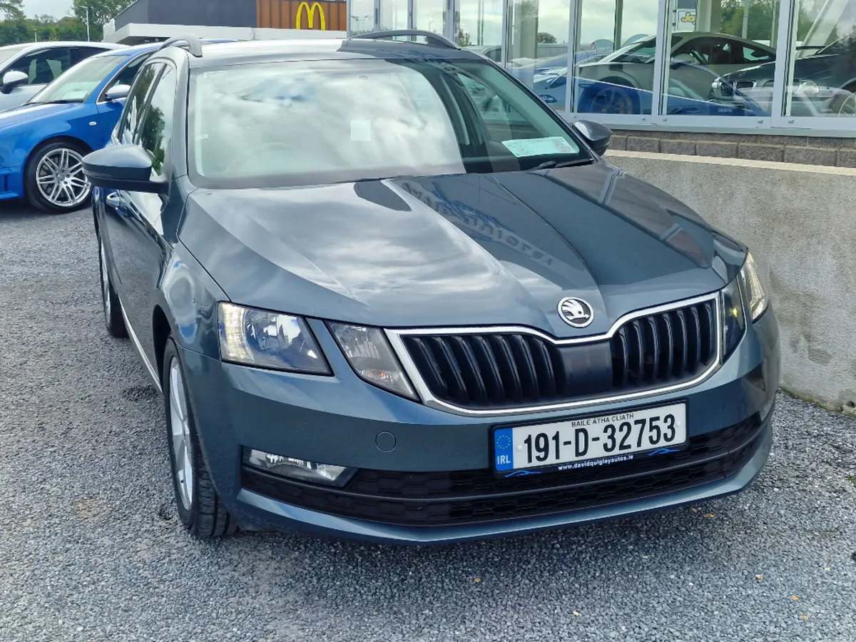 Skoda Octavia COMBI AMBITION 1.6tdi 115HP 4DR - Image 2