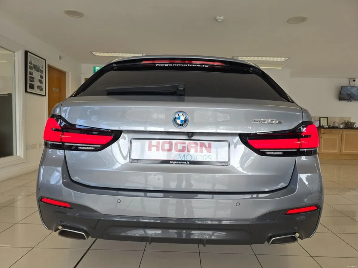 BMW 5-Series 530E M SPORT Touring PHEV Automatic - Image 5