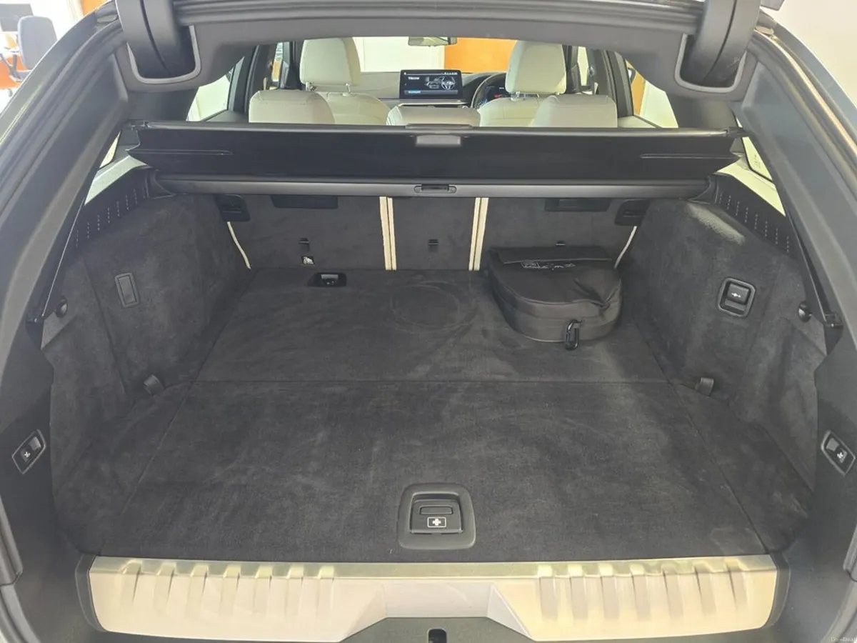 BMW 5-Series 530E M SPORT Touring PHEV Automatic - Image 6
