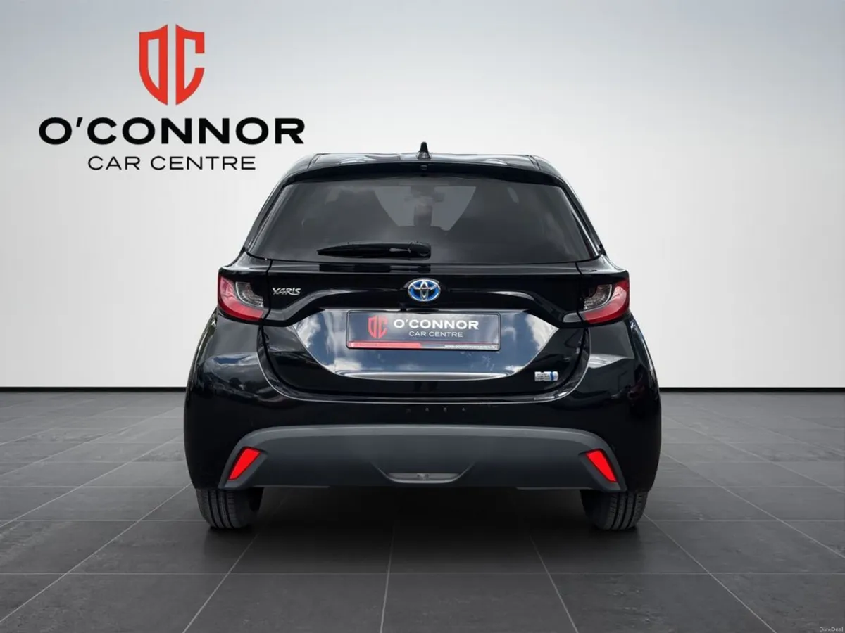 Toyota Yaris Black, hybrid and easy on fuel — this - Image 5