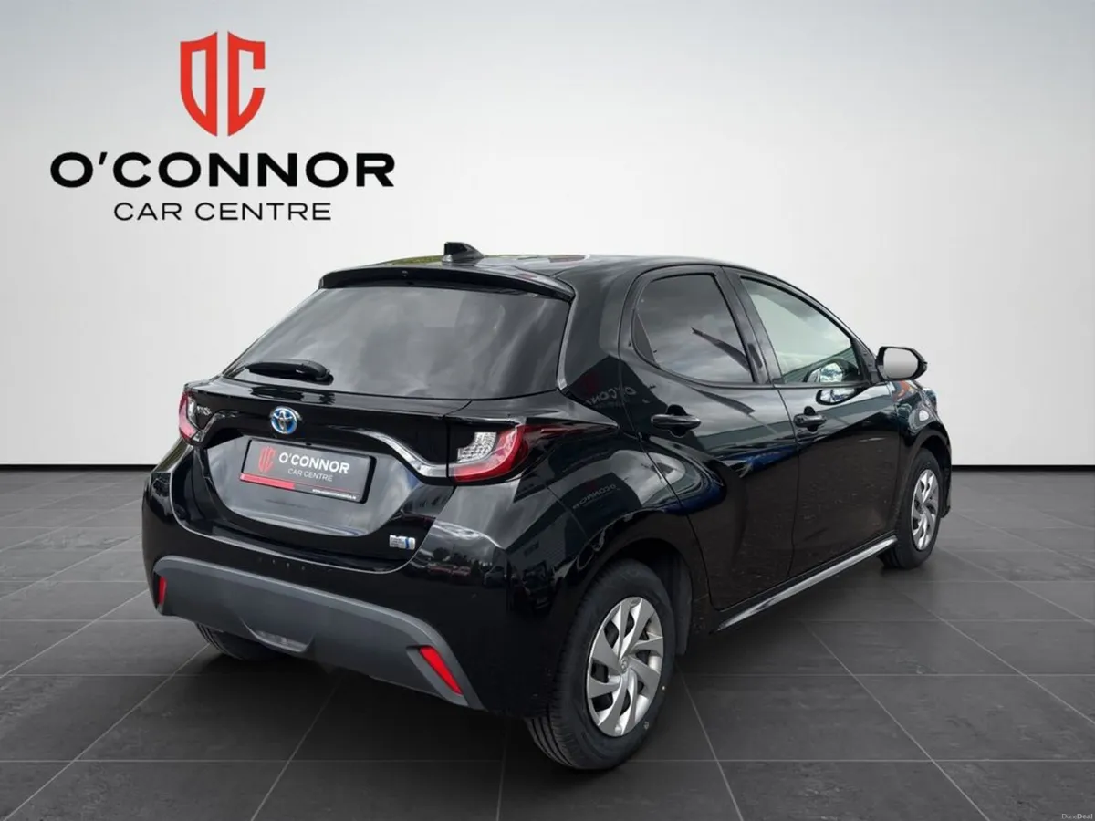 Toyota Yaris Black, hybrid and easy on fuel — this - Image 6