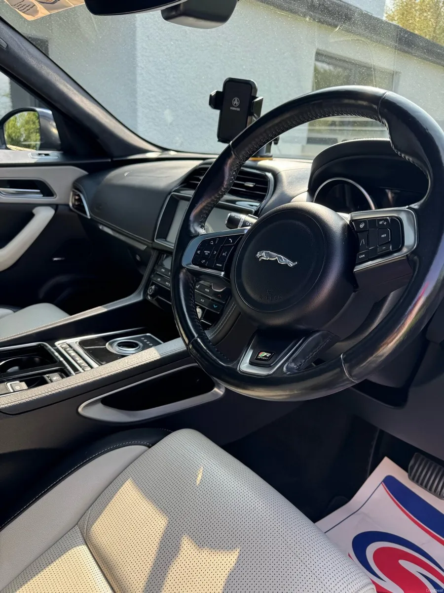 Jaguar F-Pace 2018 R-Sport new engine - Image 4