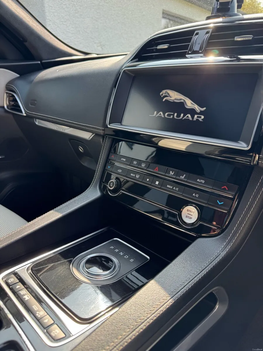 Jaguar F-Pace 2018 R-Sport new engine - Image 6