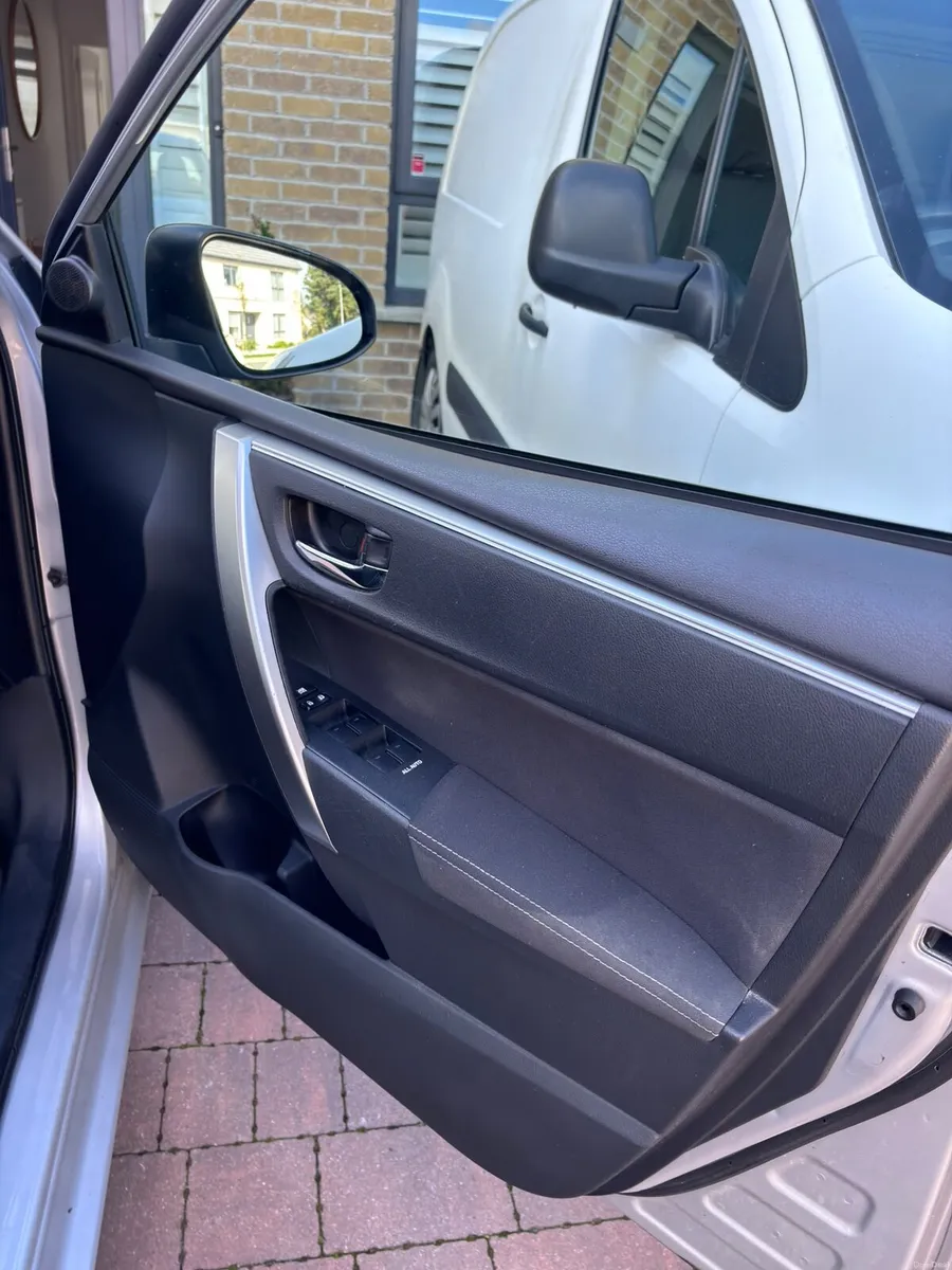 Car - Image 3