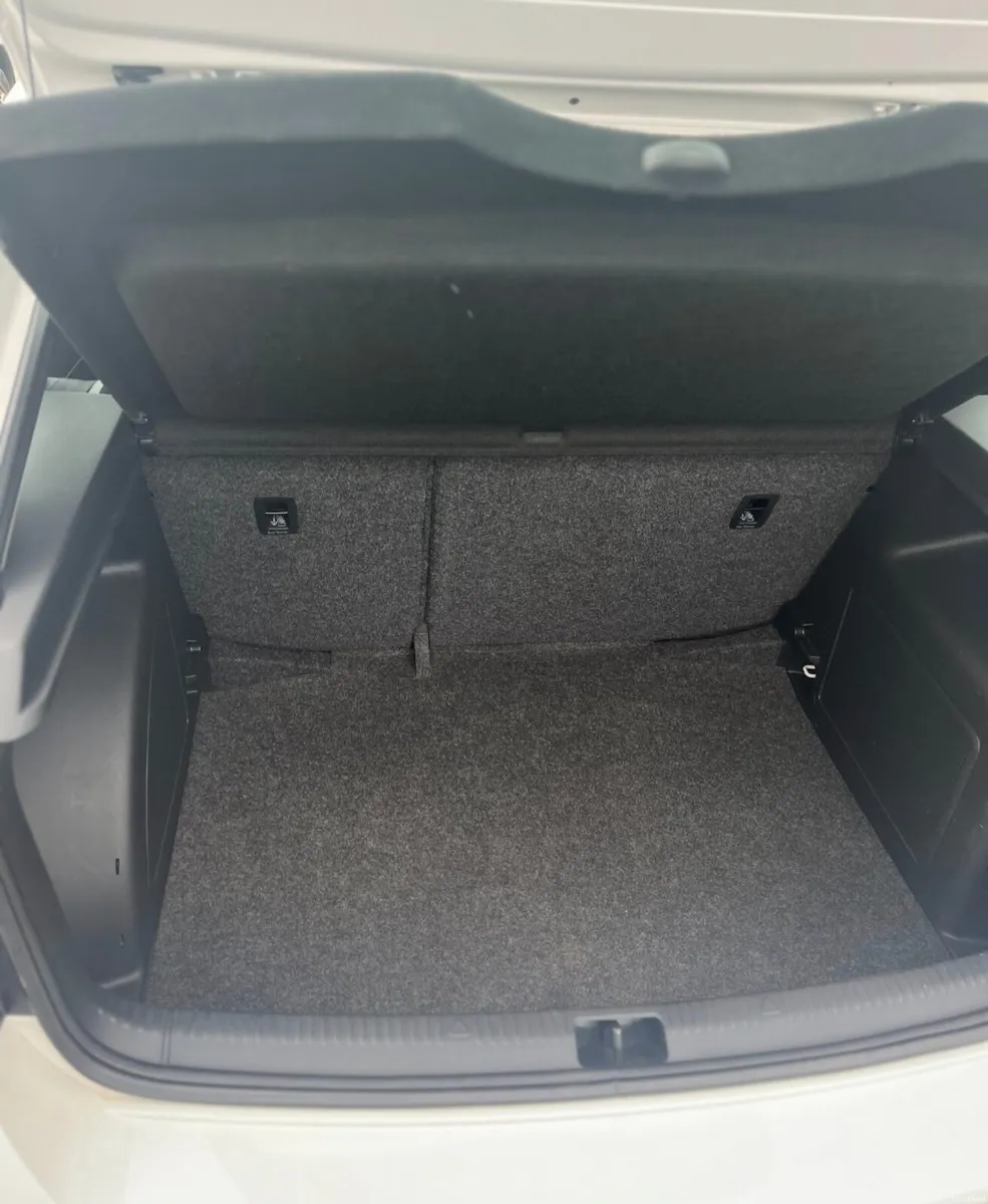 1.2 Skoda Rapid Hatchback - Image 4