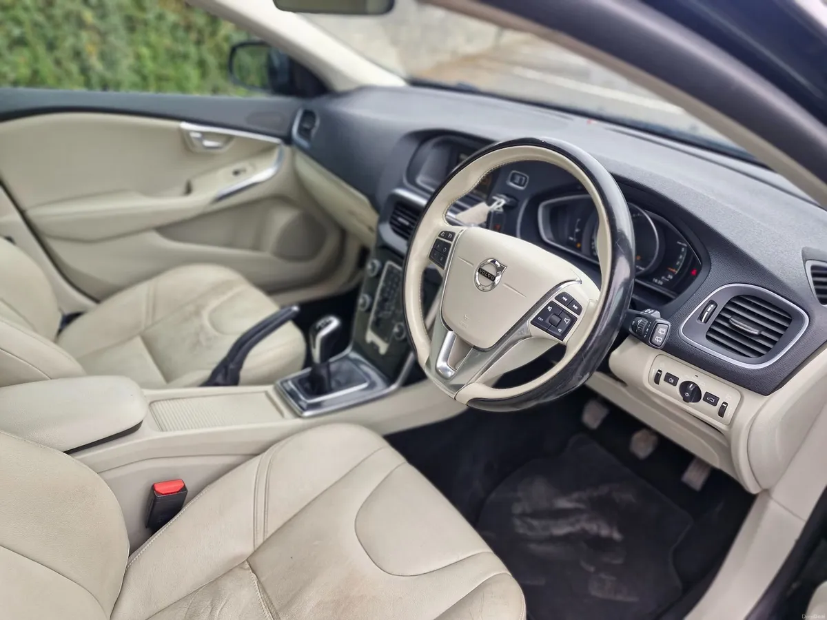 Volvo V40 Diesel - Image 3
