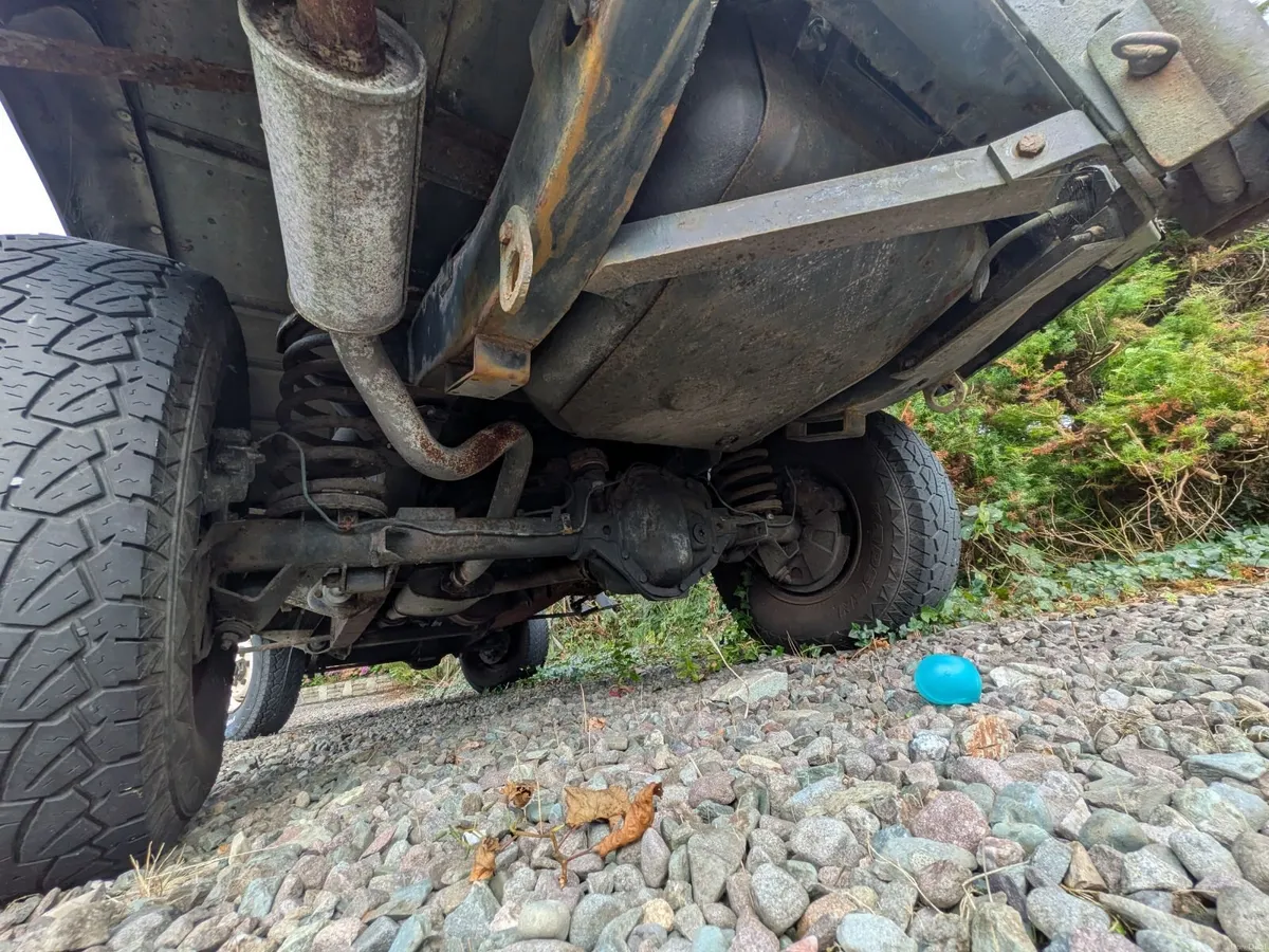 Land Rover Defender 110 300tdi - Image 2