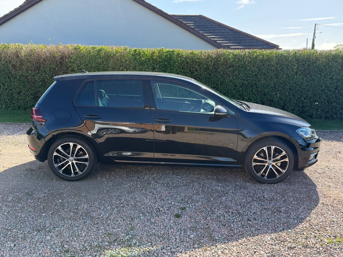202 Volkswagen Golf Comfortline Meister Low KM - Image 3