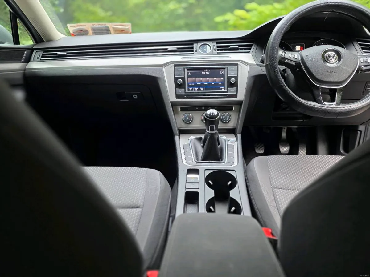 VOLKSWAGEN PASSAT TRENDLINE 1.6 tdi - Image 3