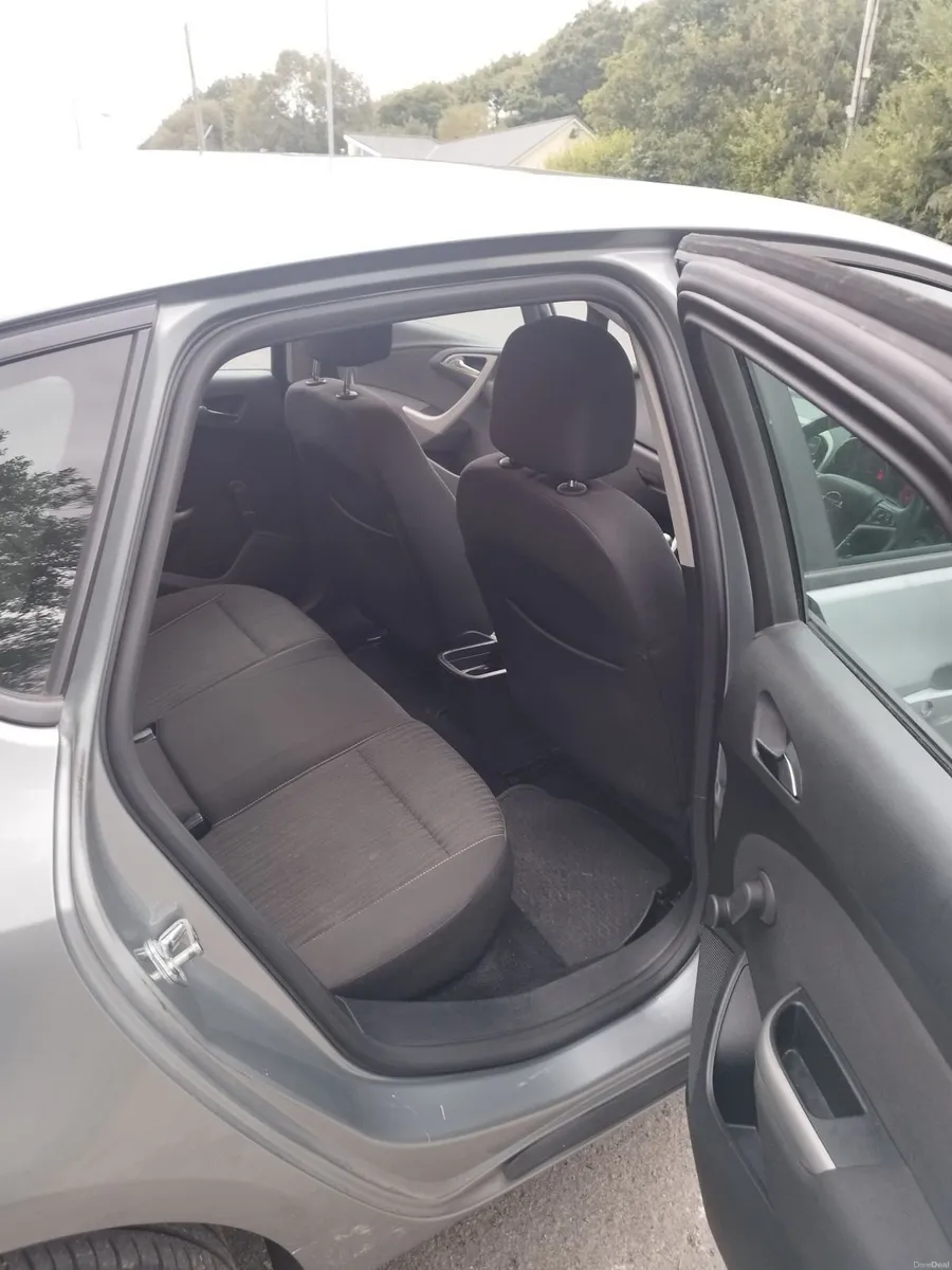 Opel Astra 2012 - Image 3