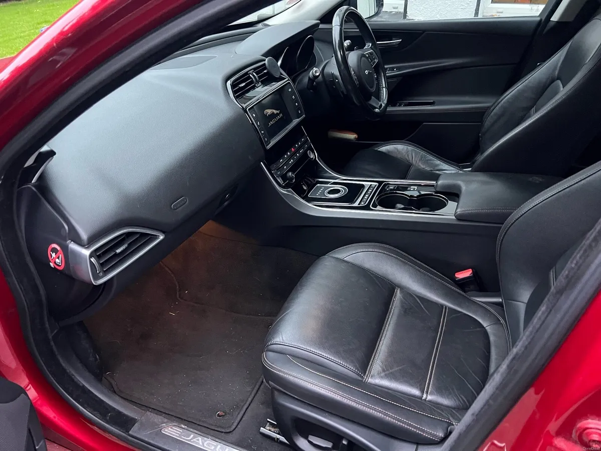 Jaguar XE - Image 3