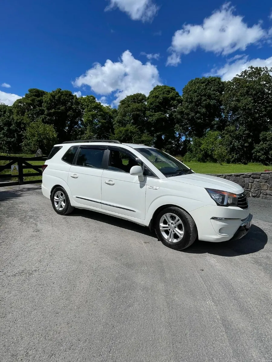 SsangYong Rodius 2018 - Image 2