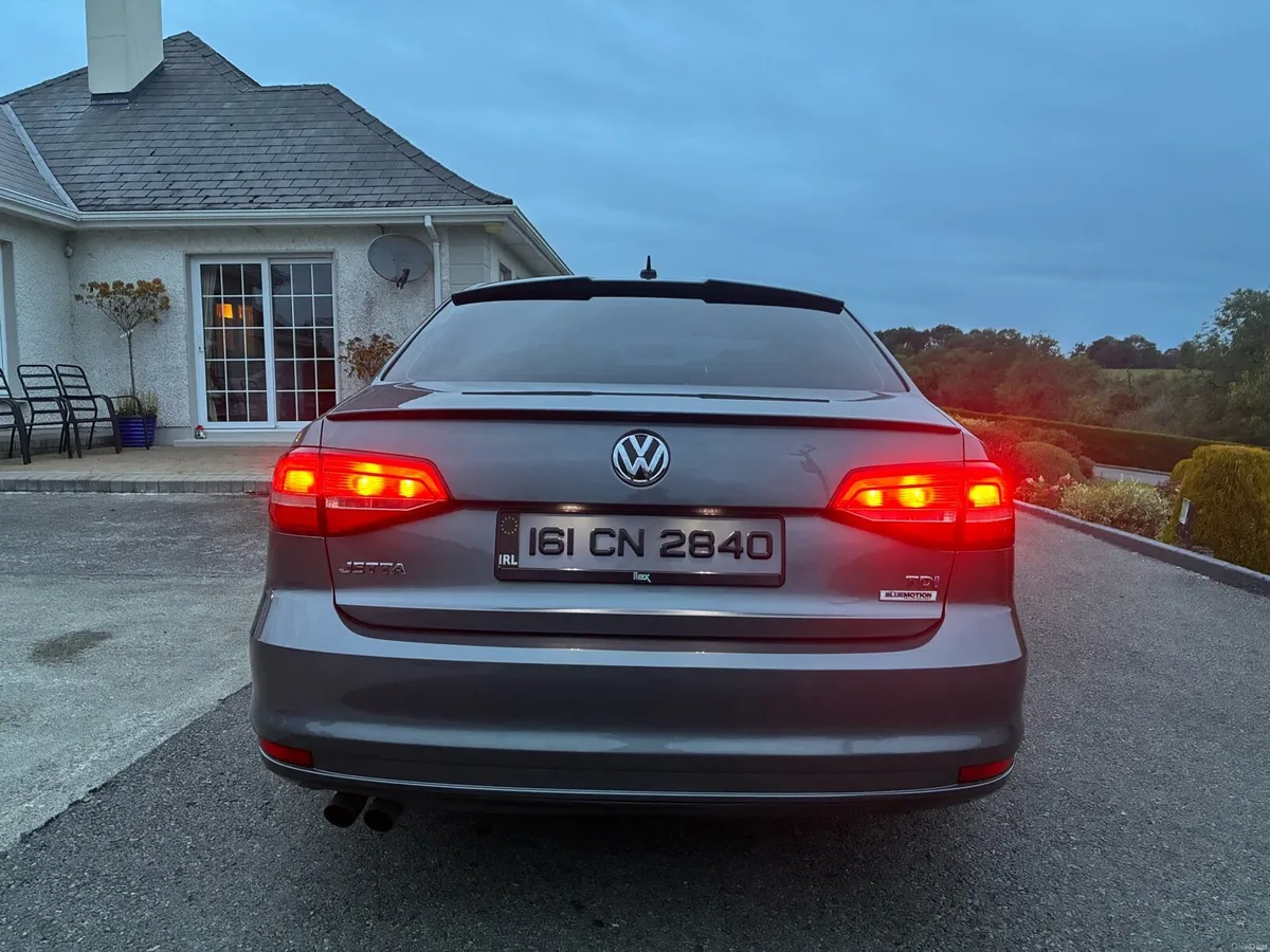 Volkswagen Jetta 161 LOW KM - Image 4