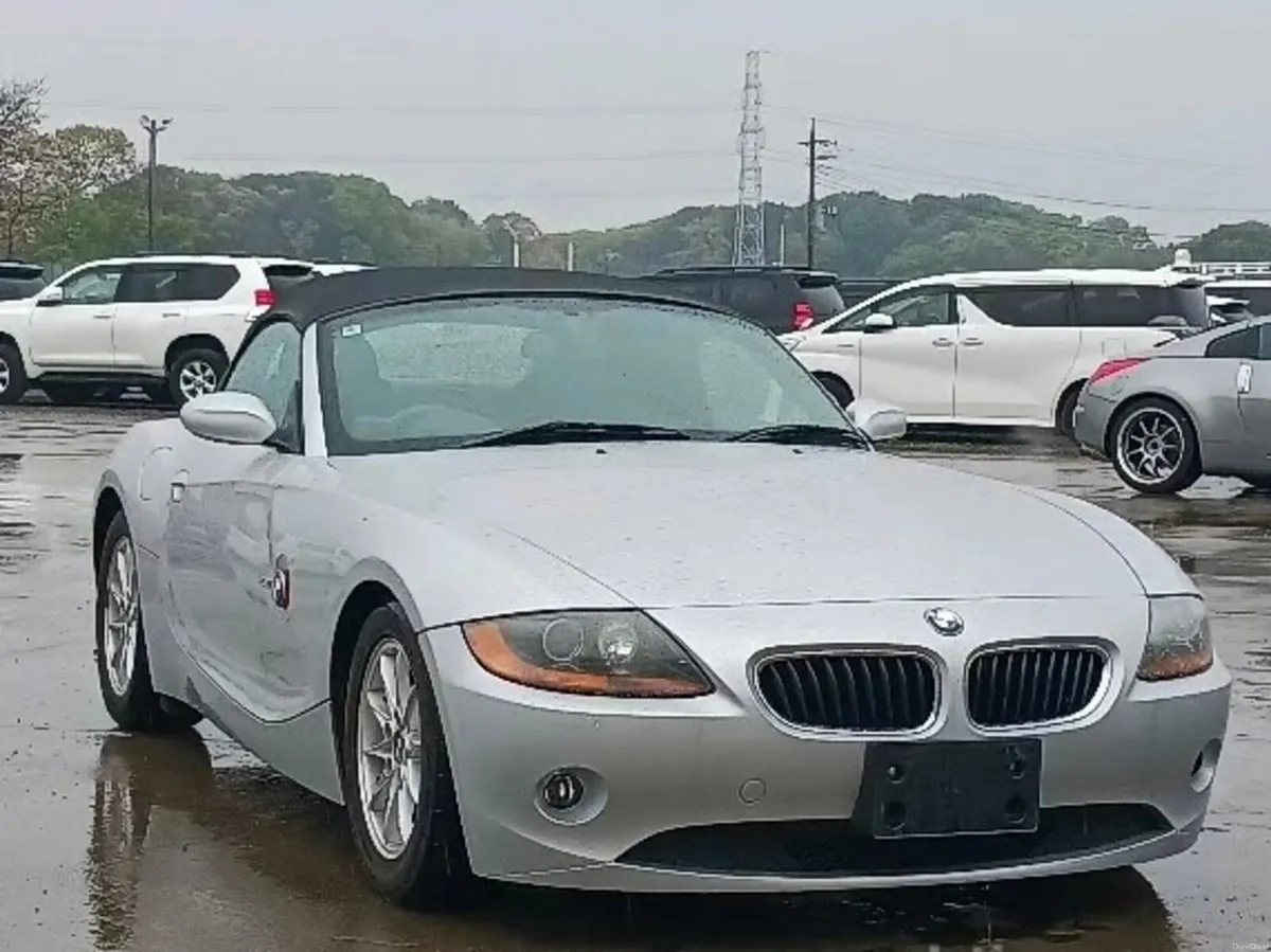 BMW Z4 2006 (like new) - Image 1