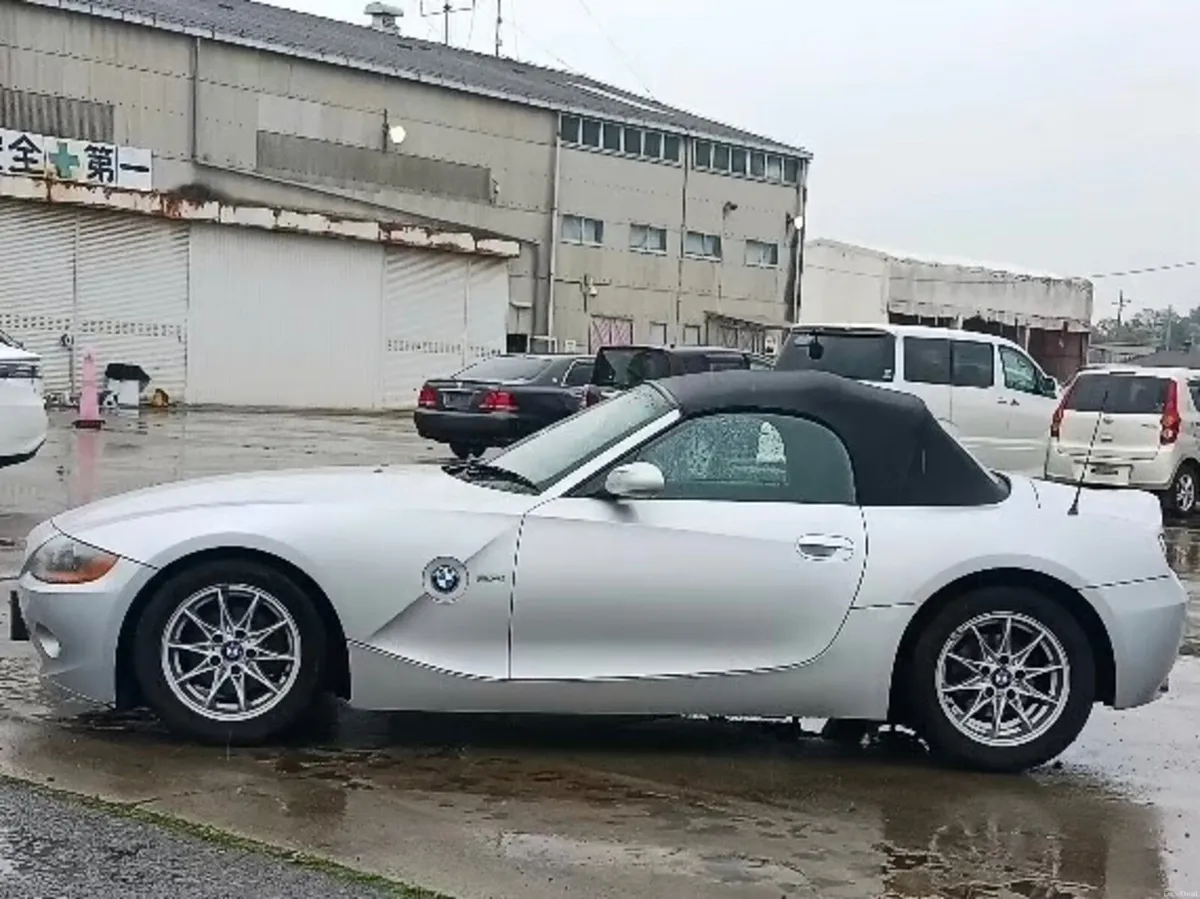 BMW Z4 2006 (like new) - Image 4