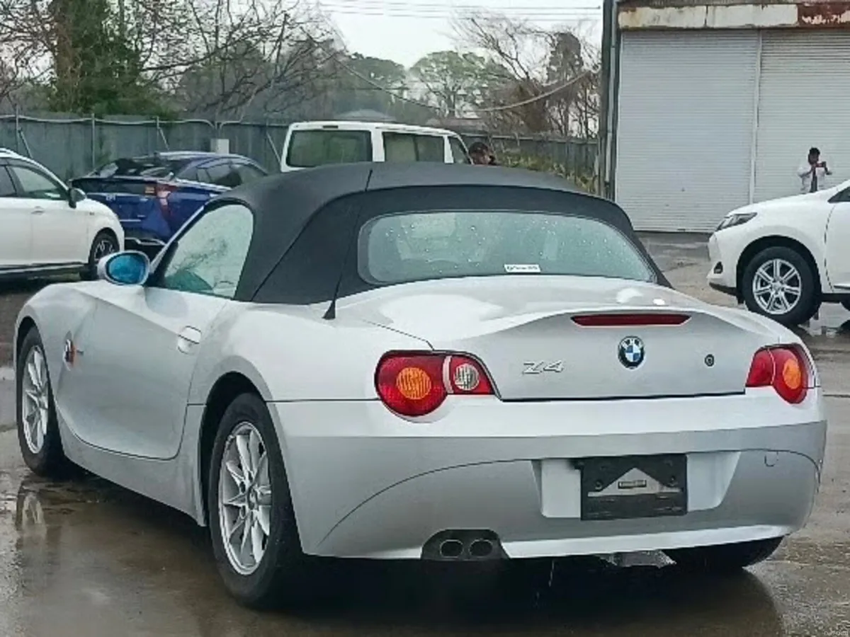 BMW Z4 2006 (like new) - Image 6