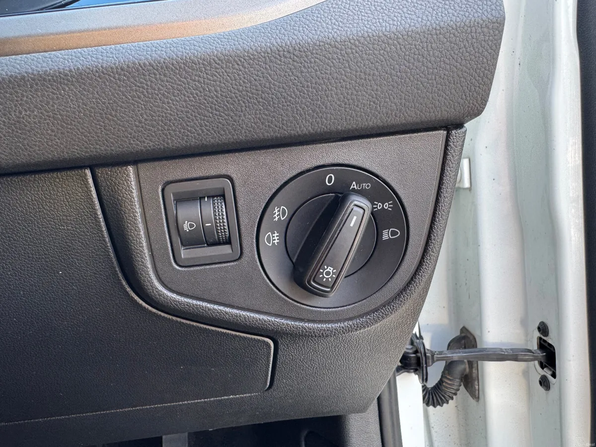 Volkswagen Polo 202 Manual Low KM - Image 5