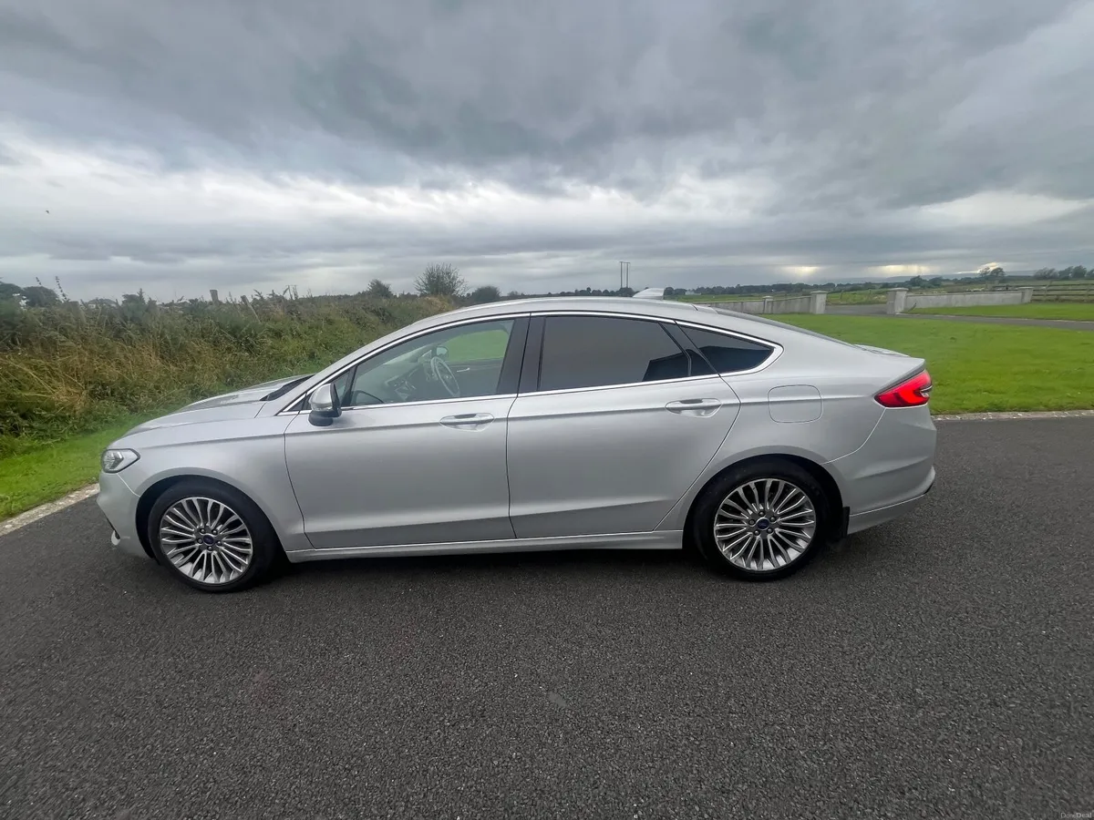 Ford Mondeo 2022 - Image 4