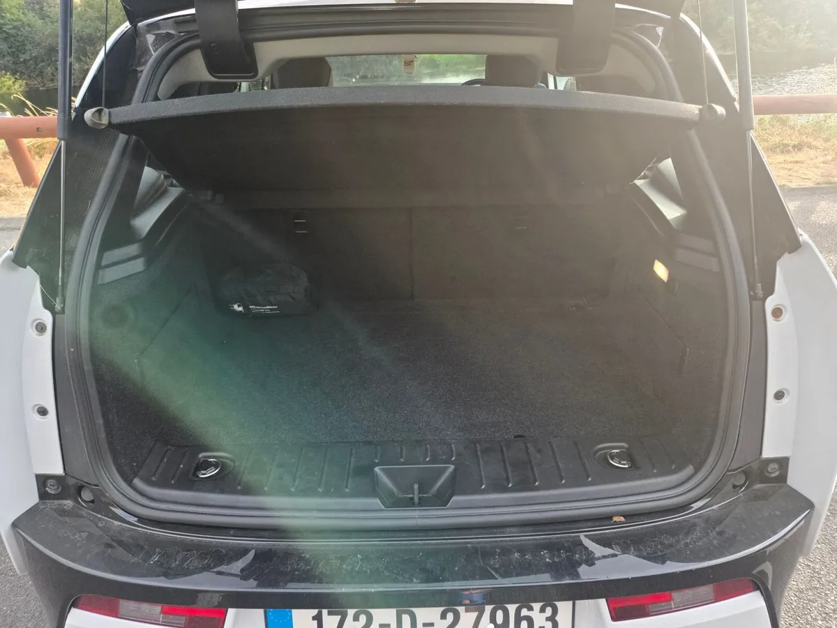 BMW i3 2017 94ah Range Extender (400kms range ) - Image 2