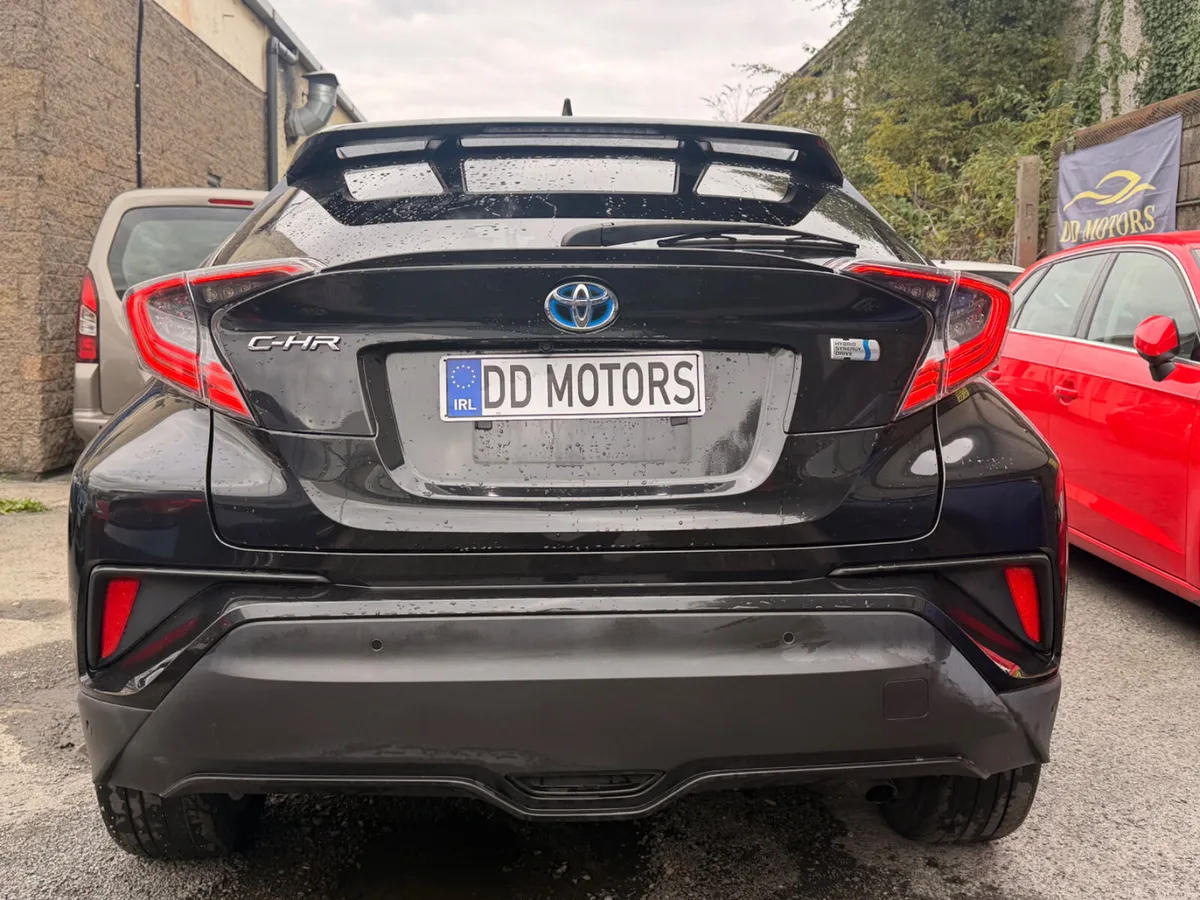 Toyota C-HR 2017 TOP SEC WITH YEAR WARRANTY - Image 4