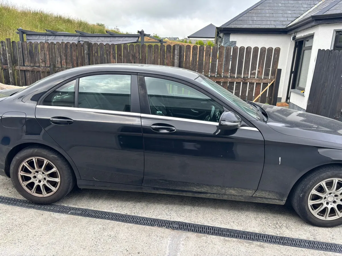 Car - Image 3