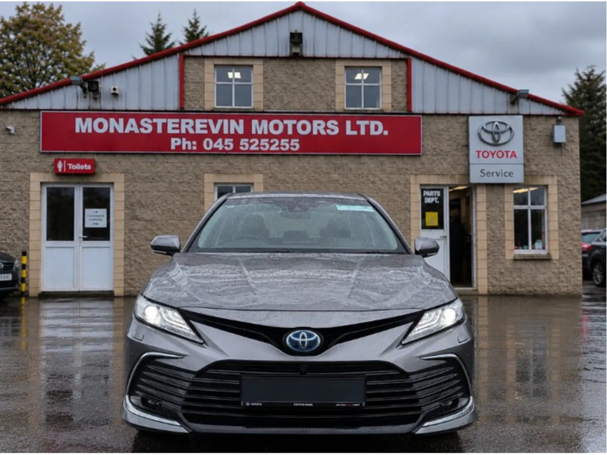 Toyota Camry *ORIGINAL IRISH CAR*   PLATINUM EDITI - Image 5