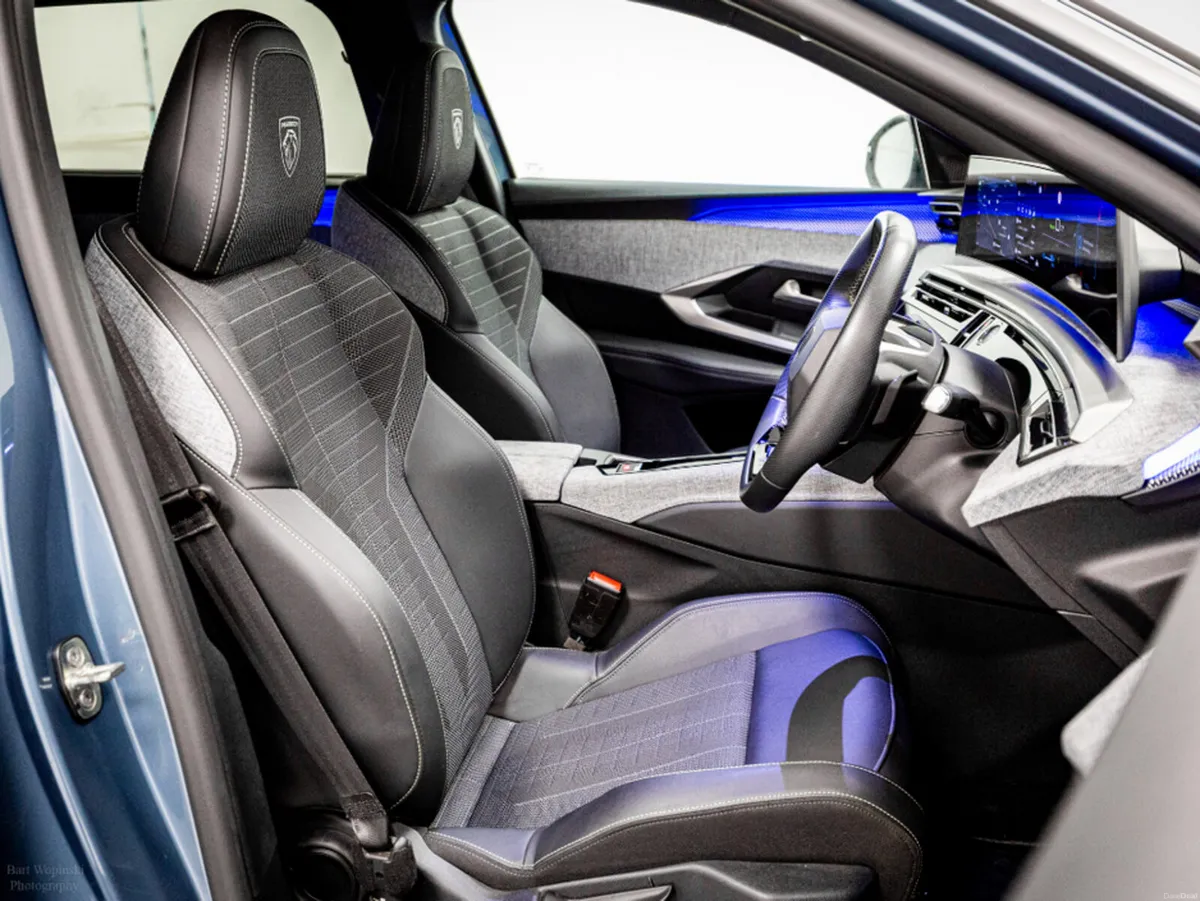 Peugeot 5008 E-GT 73kWh 210HP - 7 seats - Image 3