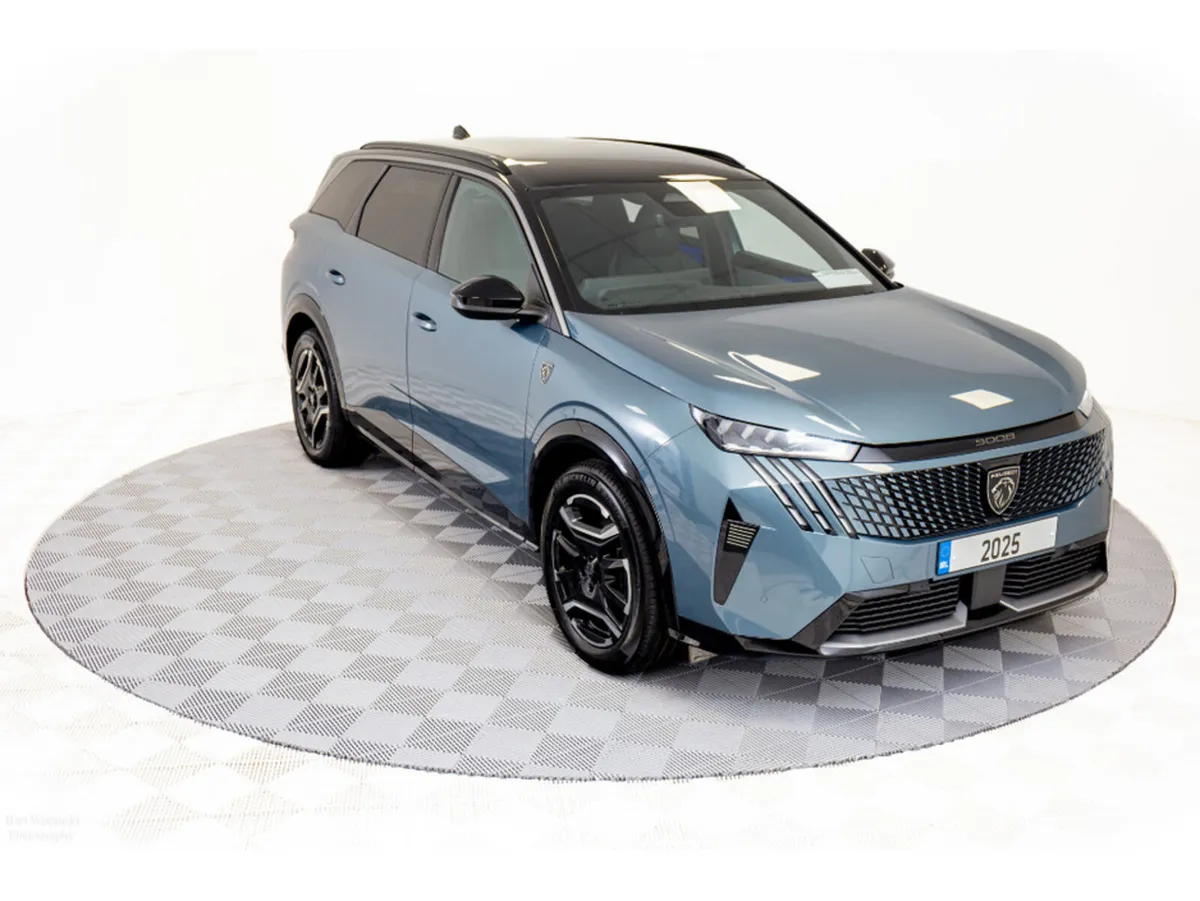 Peugeot 5008 E-GT 73kWh 210HP - 7 seats - Image 1