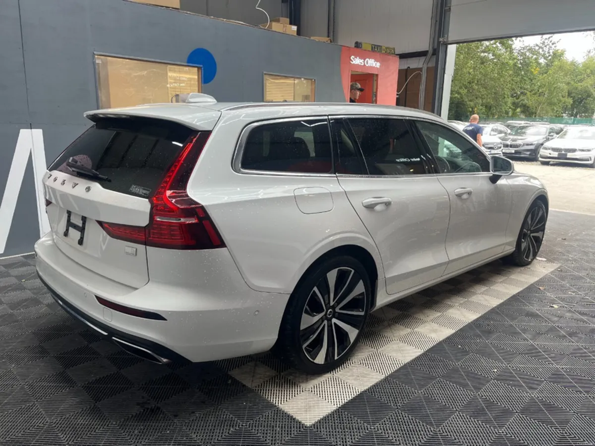 Volvo V60 2022 VOLVO V60 4wd RECHARGE PLUG-IN HYBR - Image 3