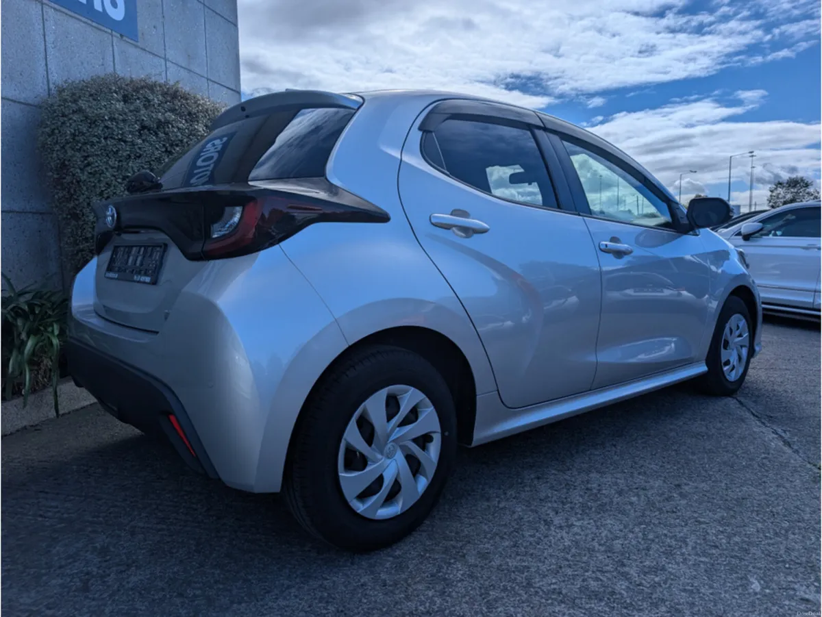 Toyota Yaris X HYBRID AUTOMATIC 1.5 PETROL //LOW M - Image 6