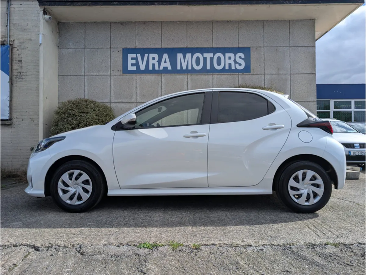 Toyota Yaris X HYBRID AUTOMATIC 1.5 PETROL //KEYLE - Image 5