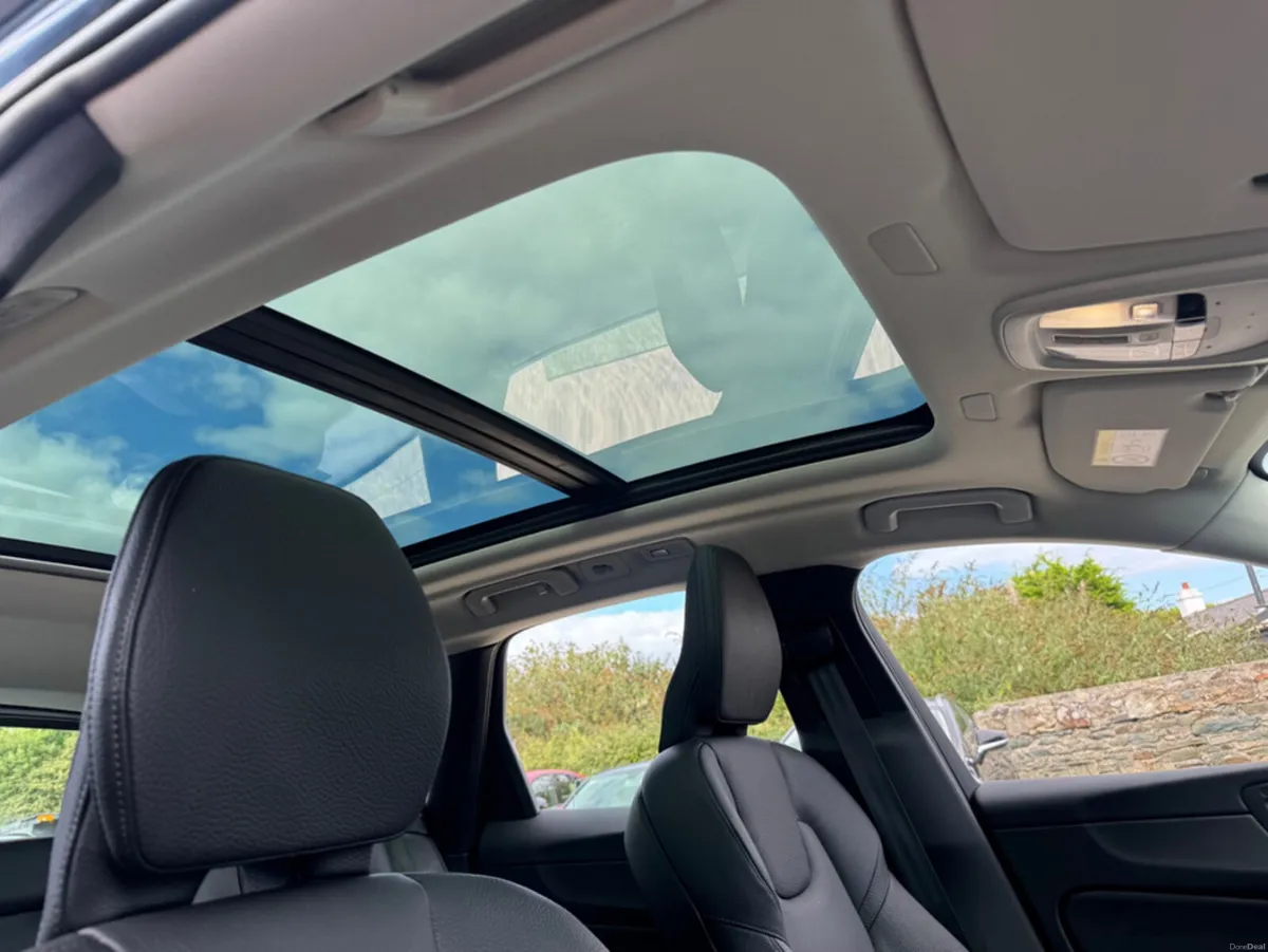 Volvo XC60 CORE T6 PHEV AWD AUTO RECHARGE - Image 6