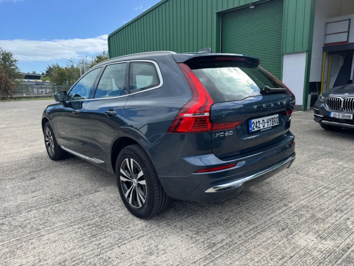 Volvo XC60 CORE T6 PHEV AWD AUTO RECHARGE - Image 3
