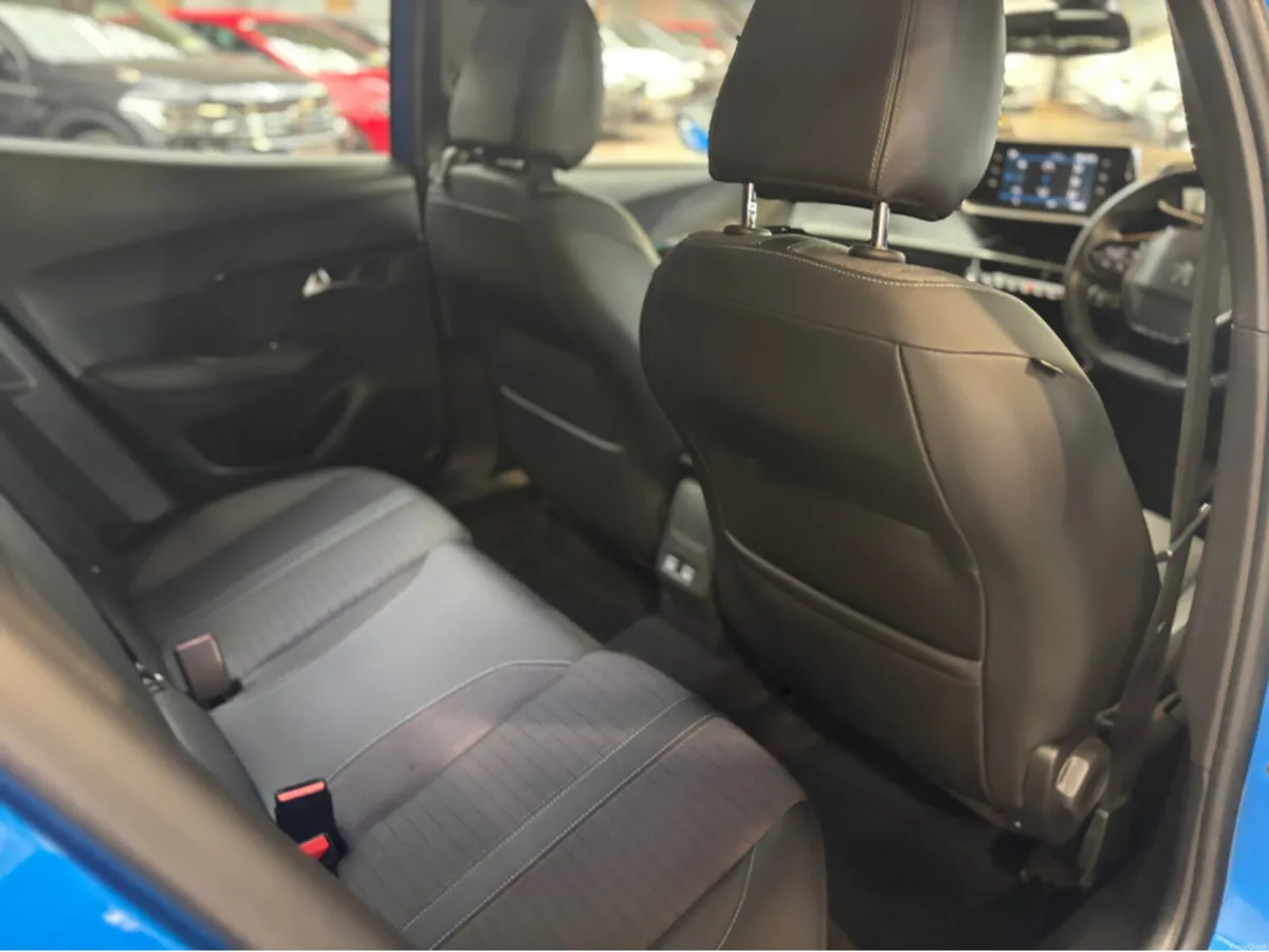 Peugeot 2008 ALLURE 1.2 100 4DR - Image 5