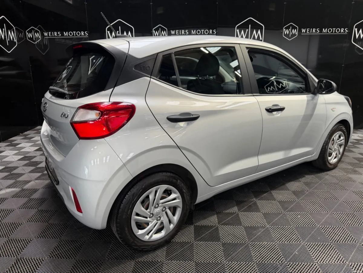 Hyundai i10 1.0 5DR ONE OWNER LOW MILEAGE - Image 6