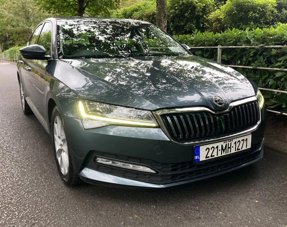 Skoda Superb 1.5TSI 150HP Deluxe SE Edition - Image 5