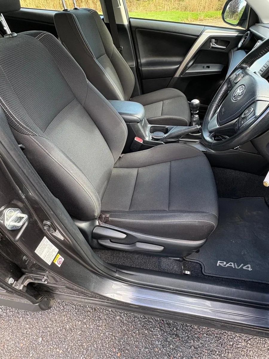 Toyota RAV4 2018 - Image 2