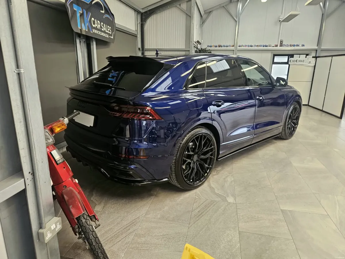 211 AUDI Q8 45 TDI 231 S LINE BLACK EDITION - Image 4