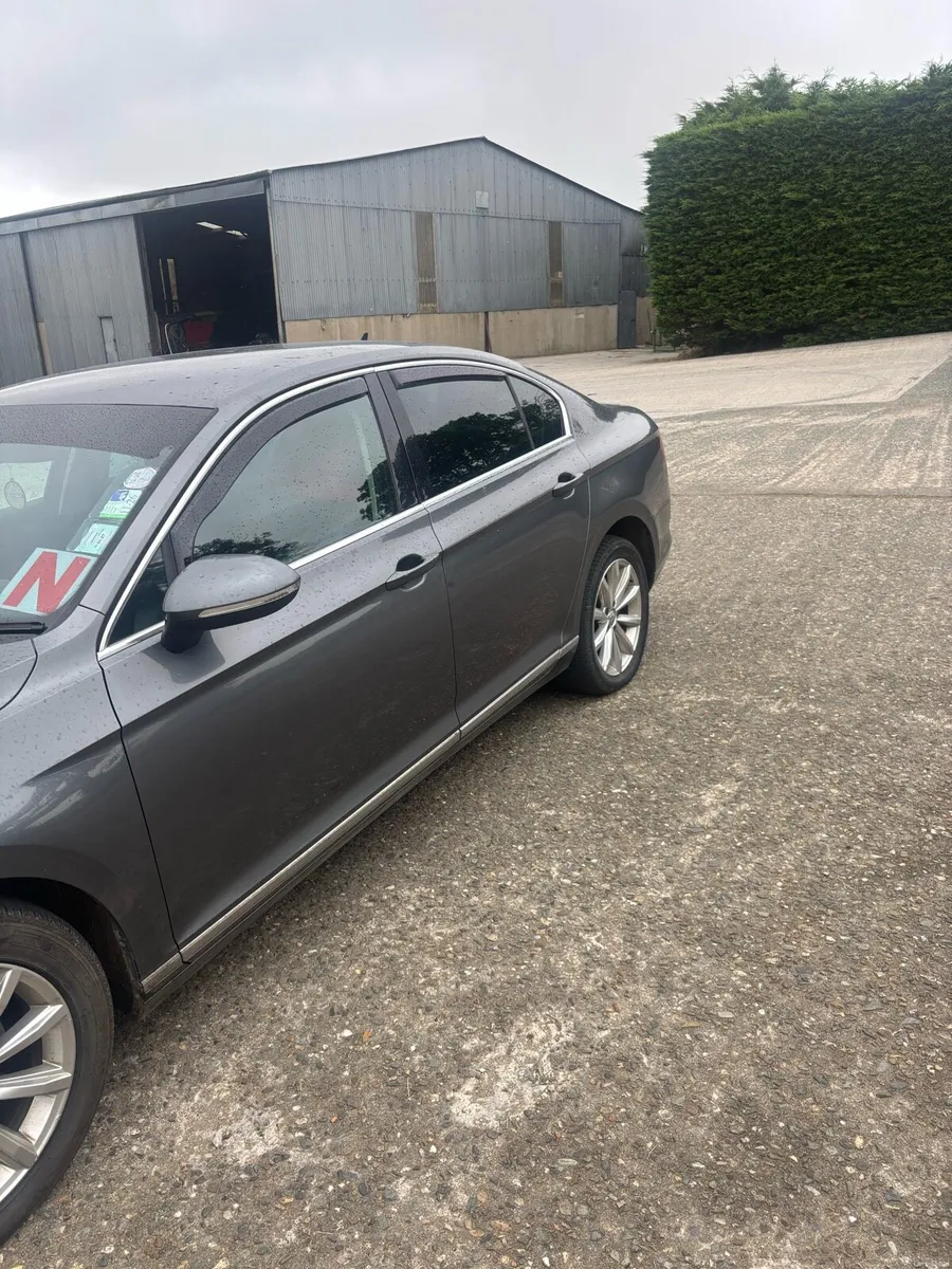 Volkswagen Passat - Image 2