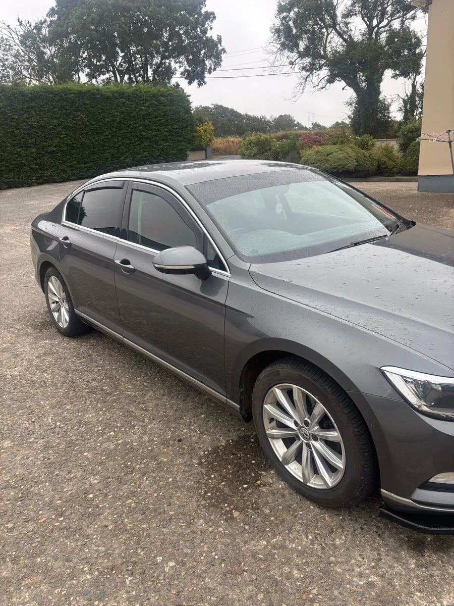 Volkswagen Passat - Image 4
