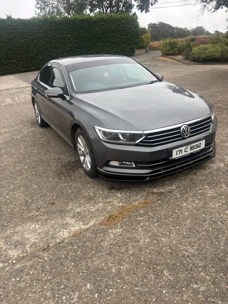 Volkswagen Passat - Image 1
